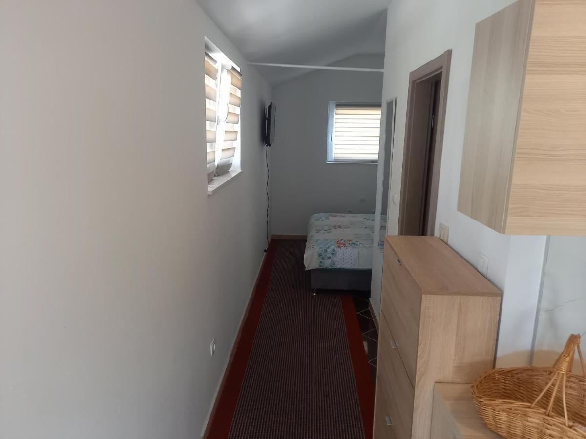 Studio Apartman Sutic Kaštel Novi Dış mekan fotoğraf