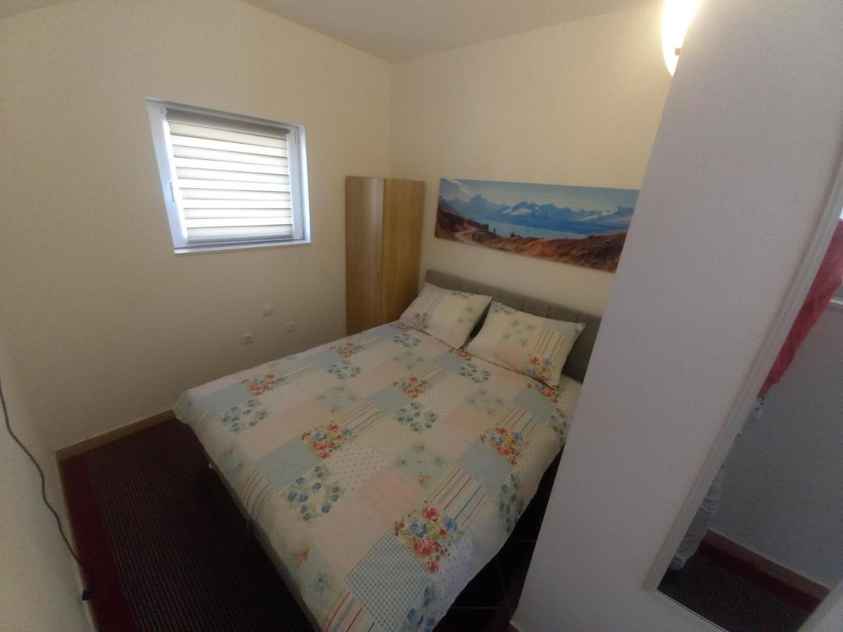Studio Apartman Sutic Kaštel Novi Dış mekan fotoğraf